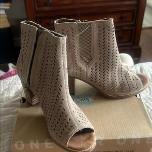 Toms Tan Ankle Booties with Chunky Heel